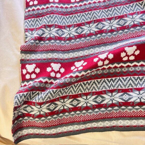 Nordic Xmas Teddy Knit Throw Blanket 56in x 51 in Red White Gray Fair Isle - Picture 3 of 13